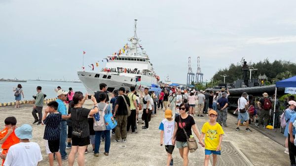 2026國家海洋日擴大慶祝　海巡艦艇各地開放逾萬人登艦同樂